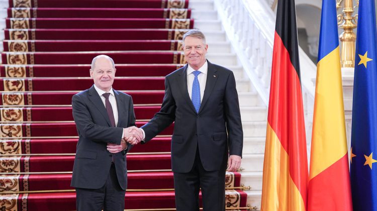 VIDEO Scholz, întâmpinat de Iohannis la Cotroceni. Urmează întrevederea trilaterală cu Sandu