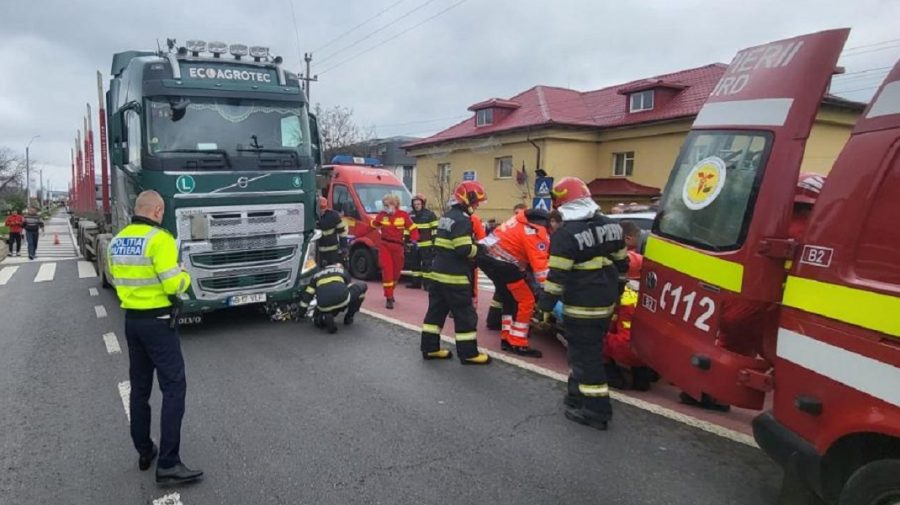 IAȘI: Doi copii loviți de un TIR, în timp ce se duceau cu tata la grădiniță. Băiatul de 3 ani a decedat pe loc