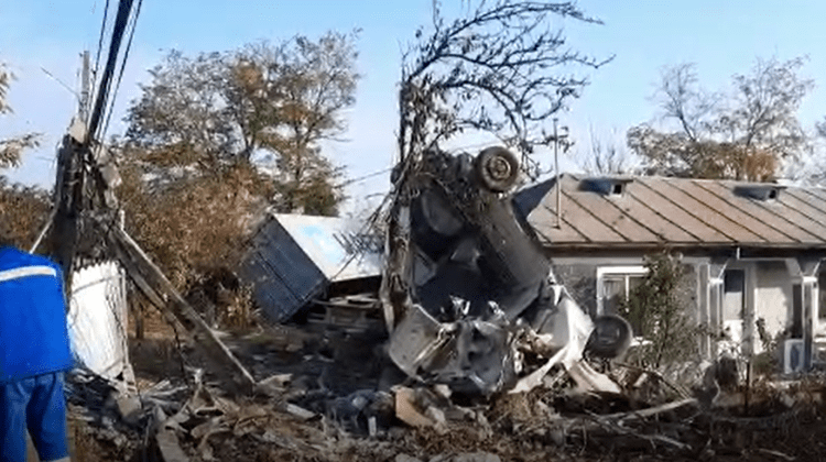 VIDEO TIR din Moldova – implicat într-un accident, în România. Impactul s-a produs într-o curbă periculoasă.