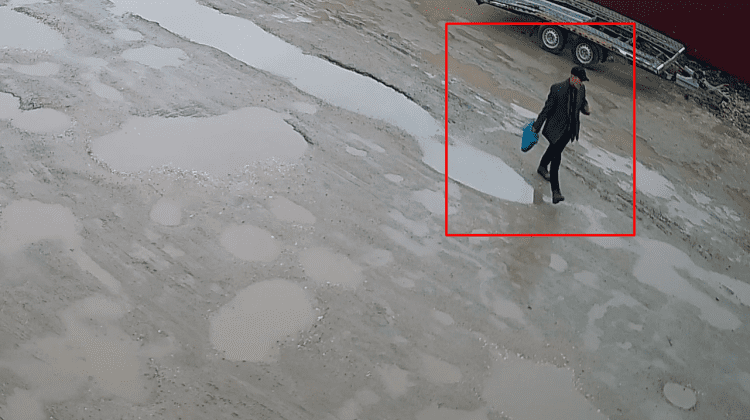 VIDEO Furt la Ialoveni! Poliția solicită ajutorul pentru identificarea bărbatului din imagini
