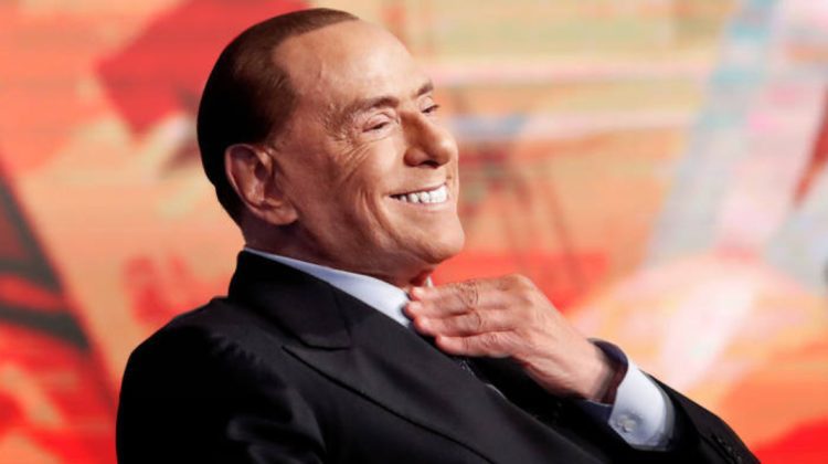 Pe patul de spital, Berlusconi își păstrează optimismul: Voi reuşi şi de data asta