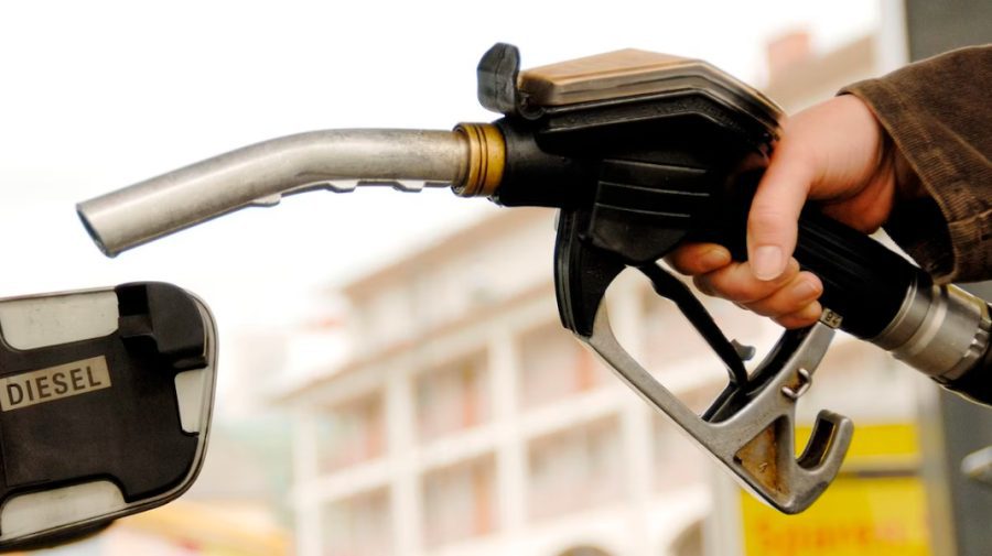 Prețul carburanților EXPLODEAZĂ! Benzina se scumpește cu 21 de bani
