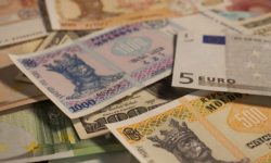 Curs valutar 27 august 2026: Cât valorează un euro și un dolar