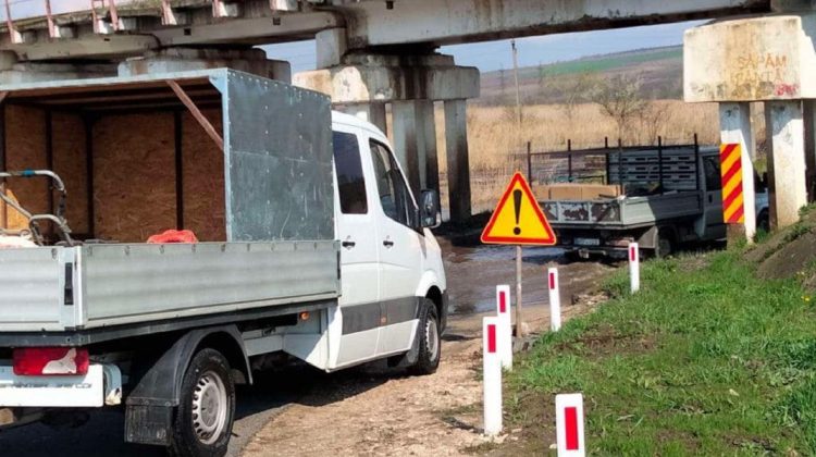 Râul Bîc s-a revărsat și a inundat drumul din Strășeni. Atenționarea autorităților