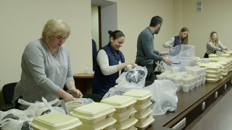 VIDEO A.S.I.C.S. a oferit peste 10 500 de prânzuri calde pentru persoanele nevoiașe din sectorul Centru al Capitalei
