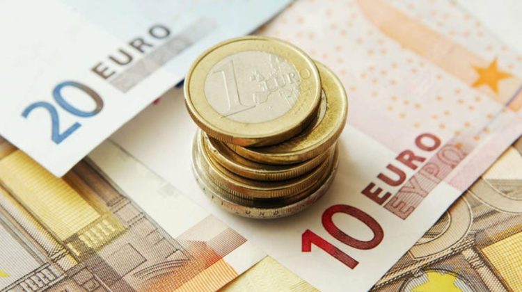 CURS VALUTAR 6 aprilie: Moneda națională câștigă teren! Cât costă azi dolarul și euro