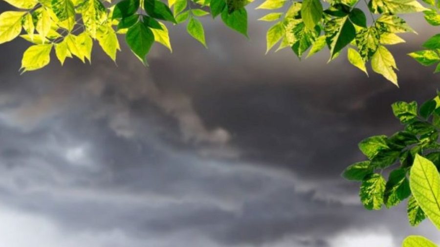 METEO 17 aprilie: Cald, dar fără soare. Umbrela rămâne un accesoriu obligatoriu