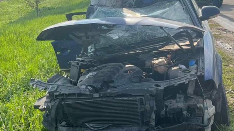 VIDEO Accident la Tiraspol! Șoferul spune că nu înțelege cum a ajuns cu mașina în stâlp