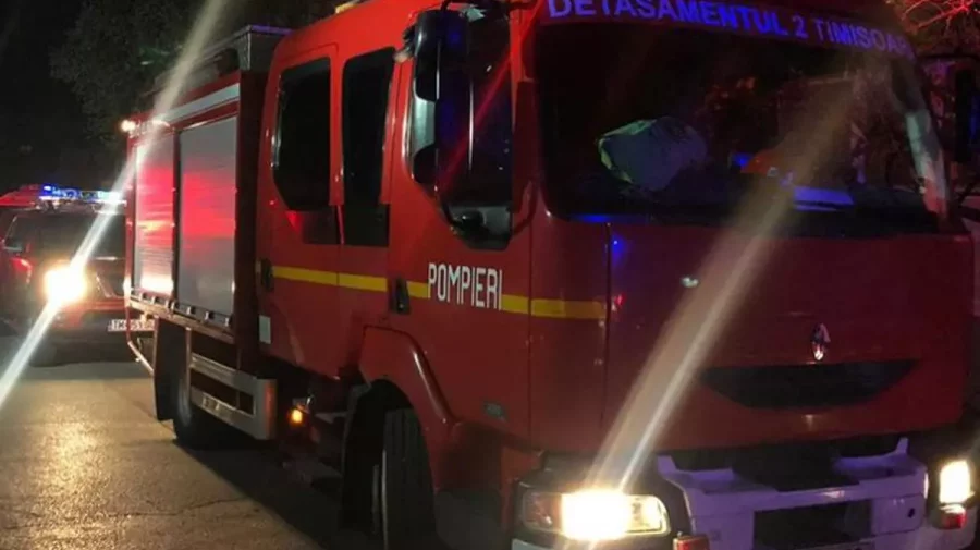 VIDEO Incendiu devastator în Capitală. Trei persoane găsite fără suflare, în apartamentul cuprins de flăcări
