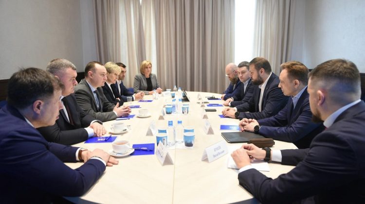 FOTO Conducerea de vârf a PSRM a plecat la Moscova. Care este motivul