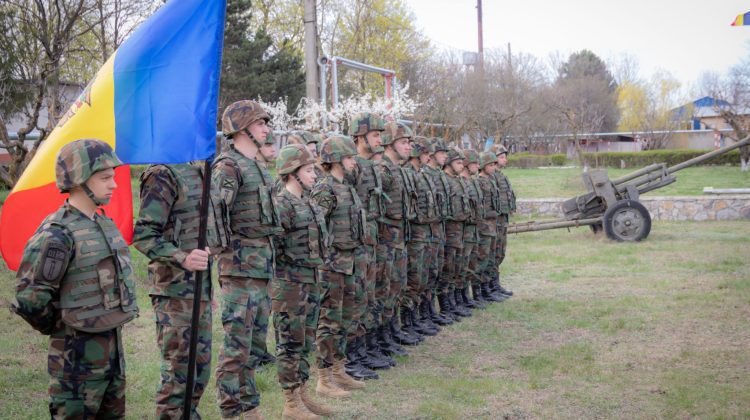 FOTO Ofițeri, sergenți și soldați moldoveni au plecat în România. Ce fac timp de câteva zile