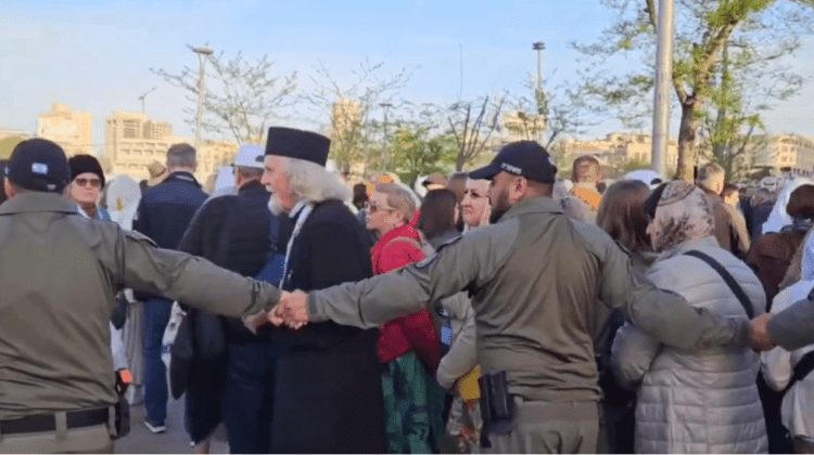 VIDEO Măsuri sporite de securitate la mormântul lui Iisus. Poliția limitează numărul de persoane care pot intra