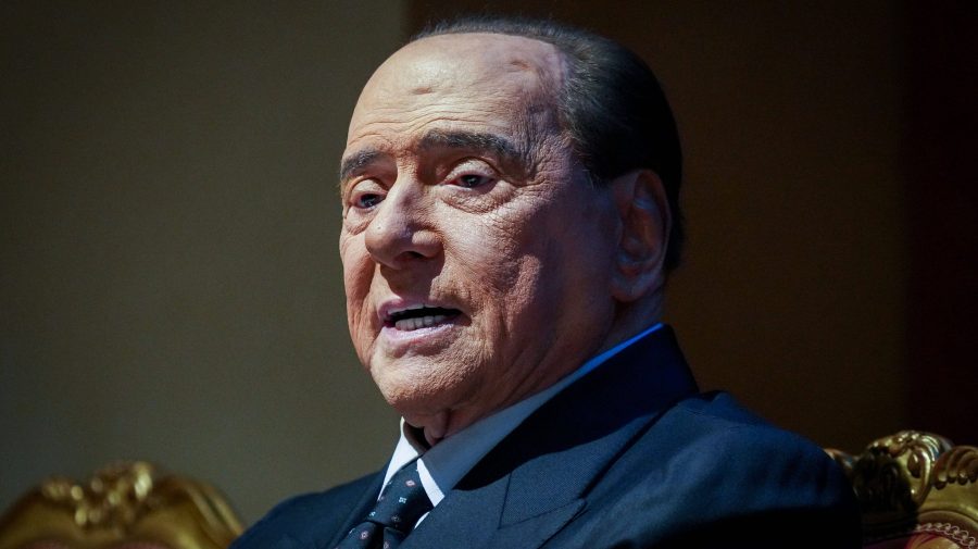 Italia: Silvio Berlusconi nu mai este la terapie intensivă, dar rămâne internat