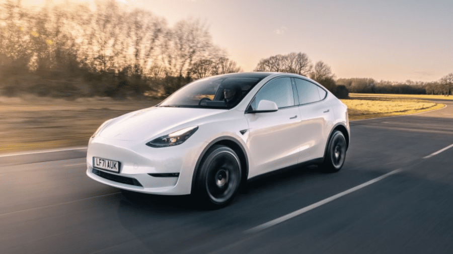Valoarea maşinilor Tesla la mâna a doua s-a prăbuşit