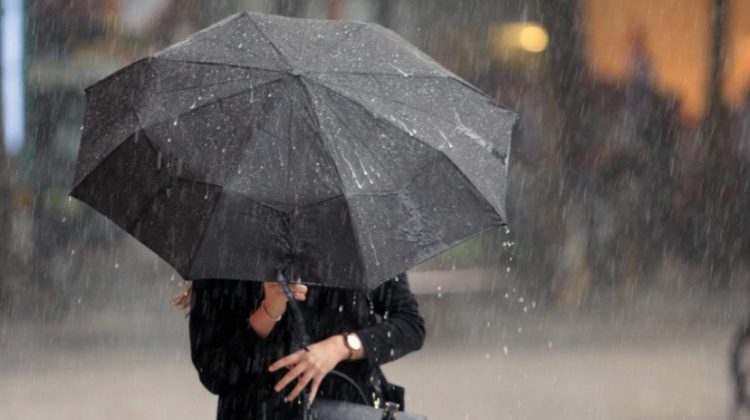 Avertizare meteo de ploi, lapoviță și ninsoare în toată țara