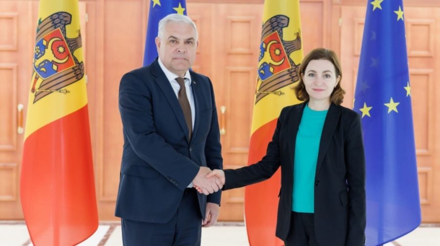 Ministrul român al Apărării, primit de Maia Sandu. Discuţiile s-au axat pe cooperarea în domeniul apărării