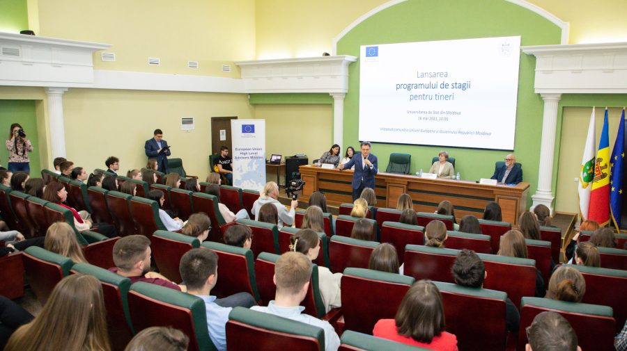 FOTO Premierul invită tinerii la stagii în instituțiile publice: Fiți ambițioși și contribuiți la aderarea la UE