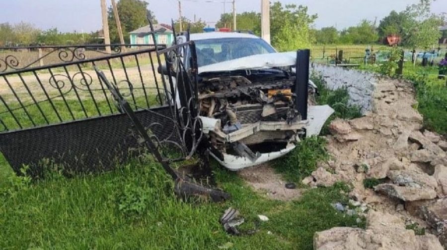 Cu mașina în cimitir! Unde l-a adus beția pe un bărbat din raionul Drochia