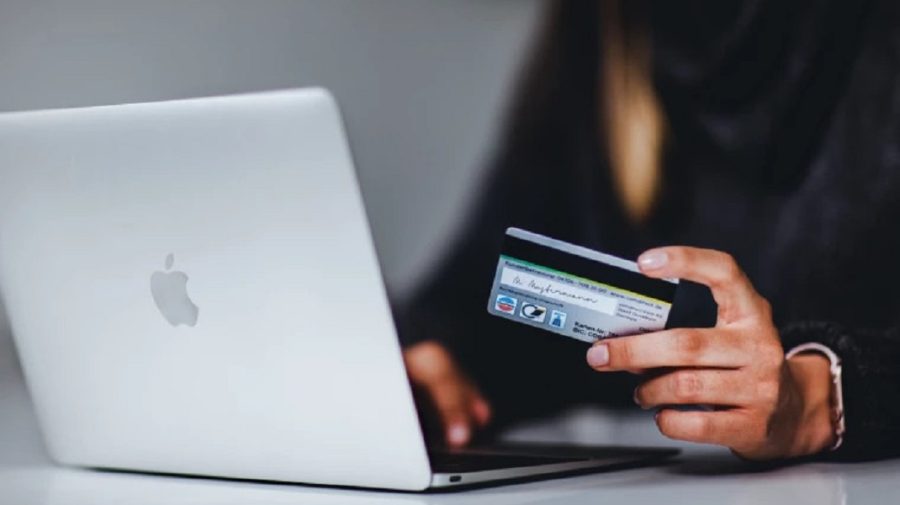 Un bărbat a abordat pe internet 13 femei și le-a convins să îi dea 170.000 de euro