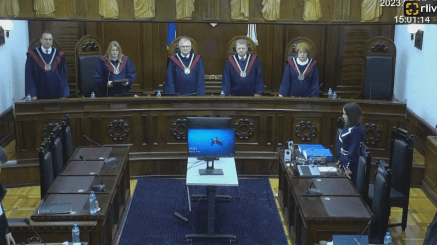 Demersurile avocaților „ȘOR”, respinse pe bandă rulantă la CC. Ședința care a durat 7 ore, amânată pentru o altă zi