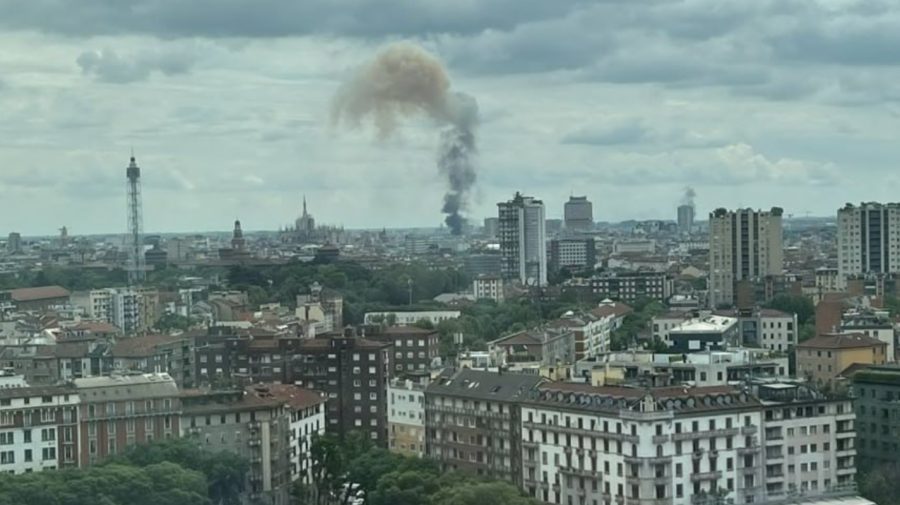 FOTO, VIDEO Un cartier al orașului Milano, în flăcări. Mai multe mașini au luat foc