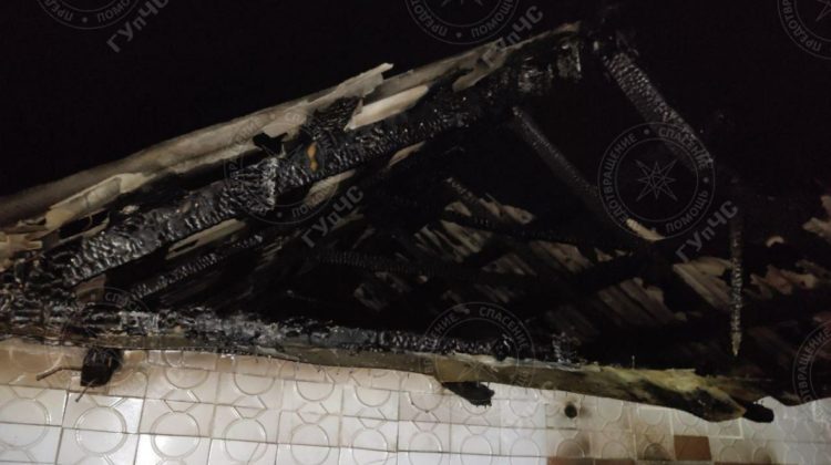 FOTO Incendiu cu final tragic în stânga Nistrului. Un bărbat din Slobozia a fost înghițit de flăcări