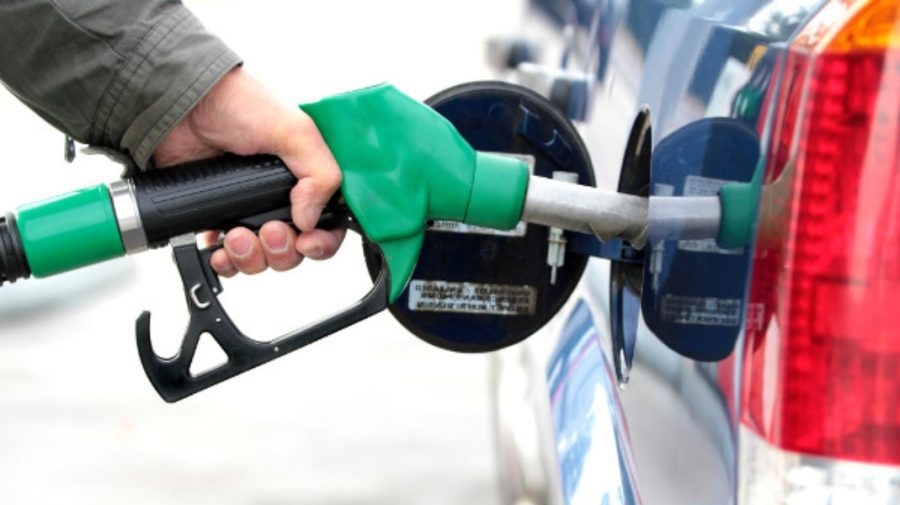 Șoferii își scutură buzunarele! Prețul benzinei crește cu 7 bani. Se scumpește și motorina