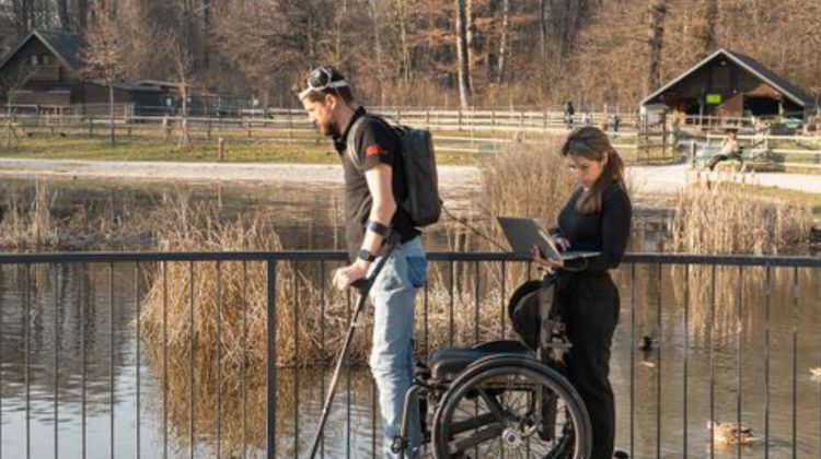 VIDEO Așa arată viitorul! Un bărbat paralizat merge din nou, datorită unui implant pe creier