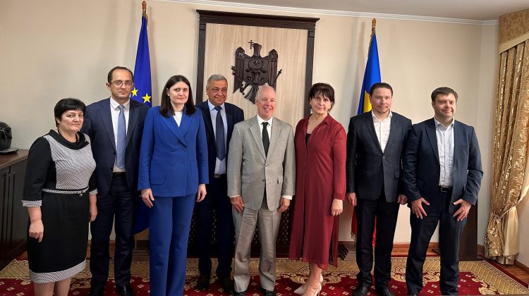 Salarizarea demotivantă din sistem: Membrii CSM „s-au plâns” ambasadorului SUA la Chișinău