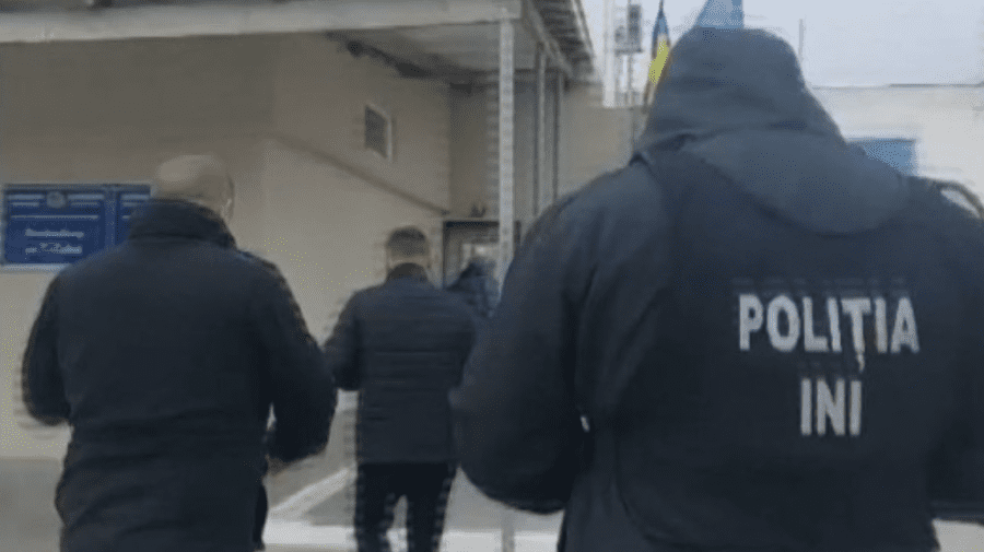 VIDEO O femeia a rămas fără bani, dar și fără mire. Poliția spune cum a fost „trasă pe sfoară” de un deținut
