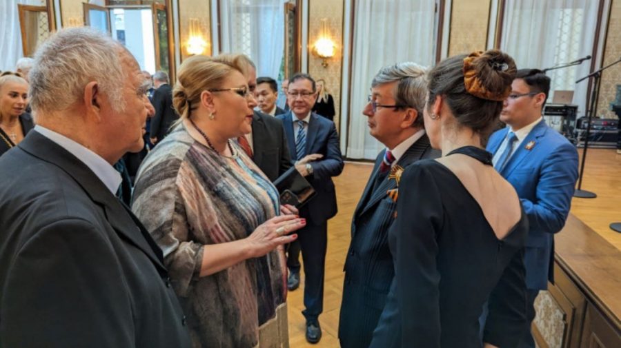 Șoșoacă, la recepția Ambasadei Ruse: Kuzmin i-a spus că SUA împing România și Republica Moldova în război cu Rusia