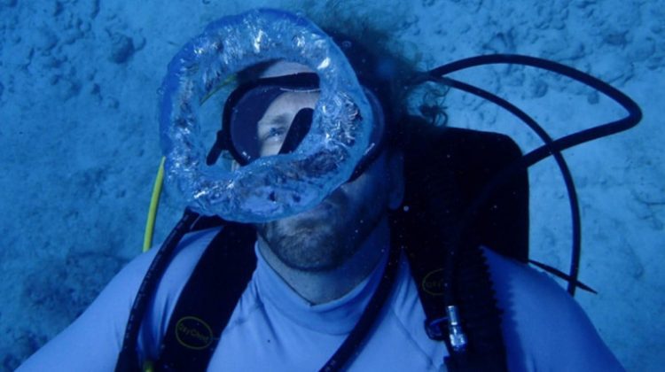 FOTO A bătut recordul pentru cele mai multe zile trăite sub apă. Un bărbat vrea să încetinească procesul de îmbătrânire