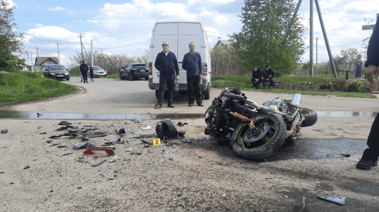 Șoferul motocicletei, implicat în accidentul de la Soroca, a fost dus cu AVIASAN-ul la Chișinău