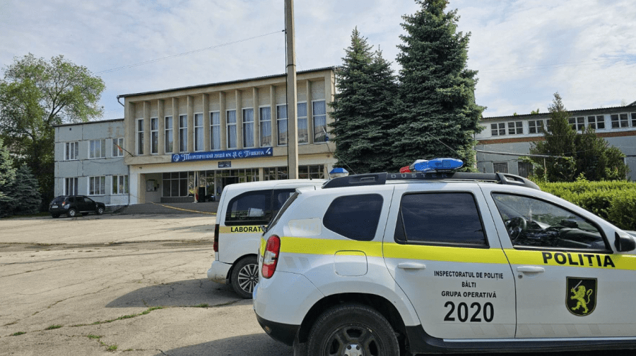 VIDEO Elevii unui liceu din Bălți au fost evacuați, după ce o profesoară a primit mesaj anonim pe telefonul mobil
