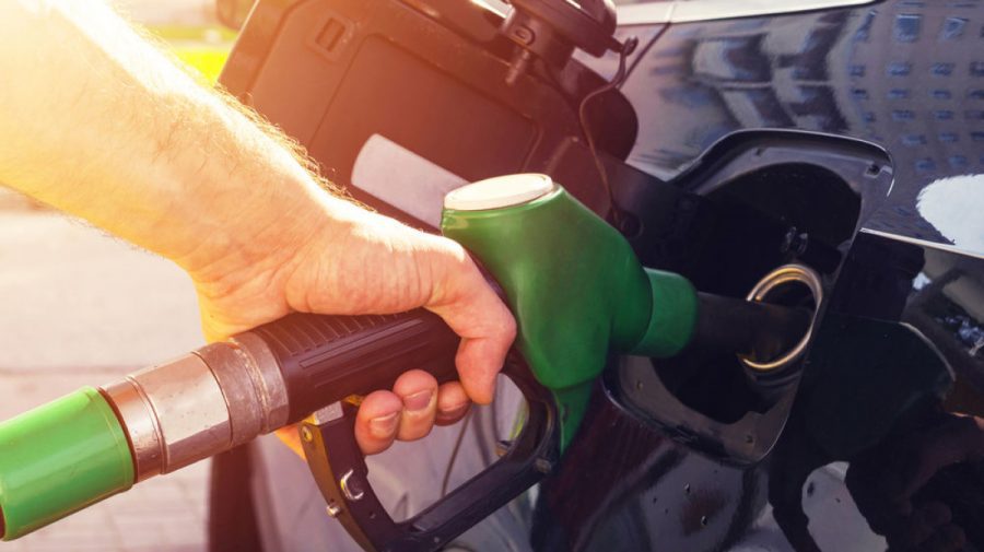 ANRE ține cu șoferii! Prețul benzinei scade cu 14 bani. Se ieftinește și motorina