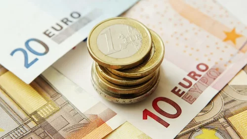 Curs valutar 30 iulie 2026: Cât valorează un euro și un dolar