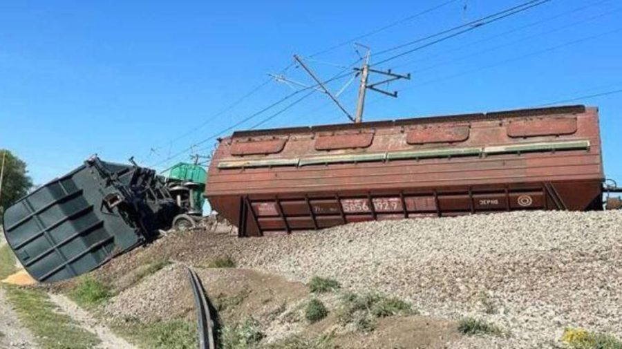 FOTO din Crimeea: O bucată de cale ferată a fost aruncată în aer! Rusia dă vina pe diversioniști