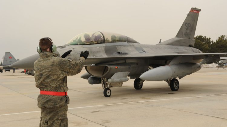 SUA le interzice piloților ucraineni să se antreneze pe avioanele de luptă F-16