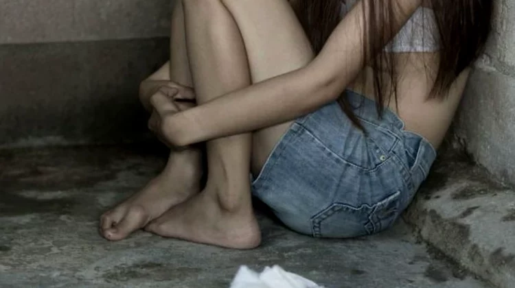 VIDEO Calvar pentru o adolescentă de 16 ani. A fost exploatată sexual și șantajată de un tânăr din Telenești