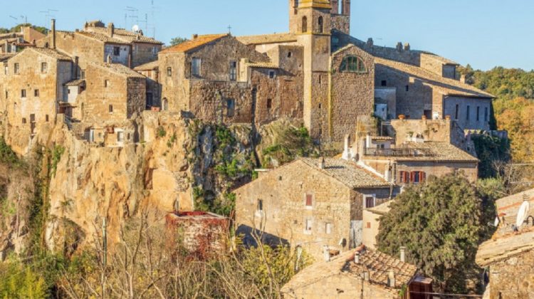 Caz real, în Italia! O femeie a cumpărat trei case cu trei dolari