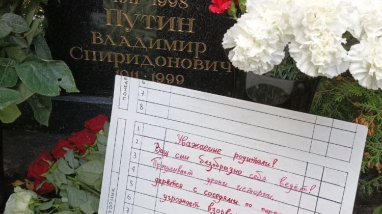 Femeia care a lăsat un bileţel pe mormântul părinţilor lui Putin – condamnată. Sentinţa: A promovat ură
