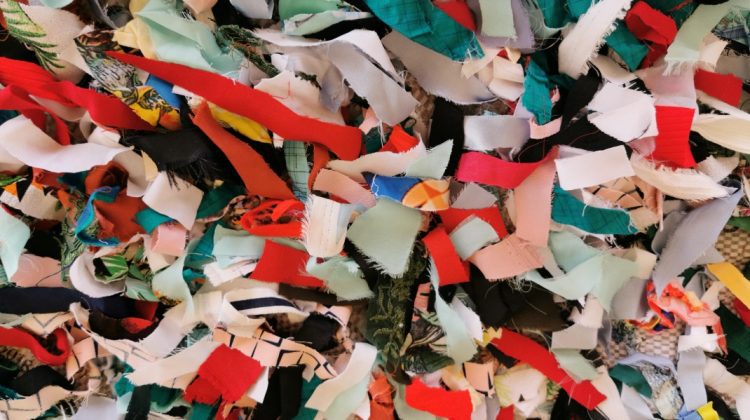 Prin țară ar putea fi amplasate unități speciale pentru colectarea deșeurilor textile