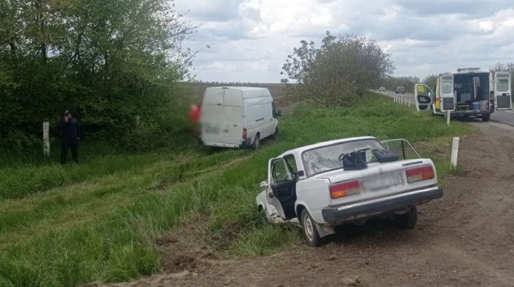 Accident la Căușeni! Două persoane au ajuns la spital
