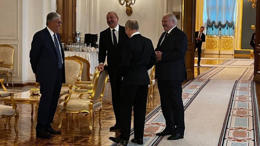 STOP CADRU Lukașenko, când ajunge în Kremlin, se simte ca la el acasă. Momentul în care a luat-o pe scurtătură!