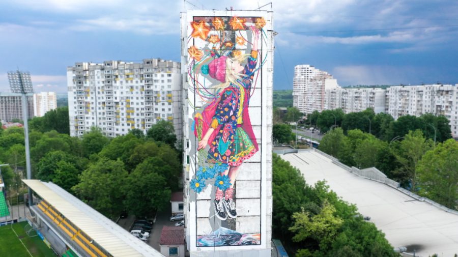 FOTO, VIDEO La Chișinău a fost inaugurată o pictură murală care simbolizează aspirațiile către un viitor european