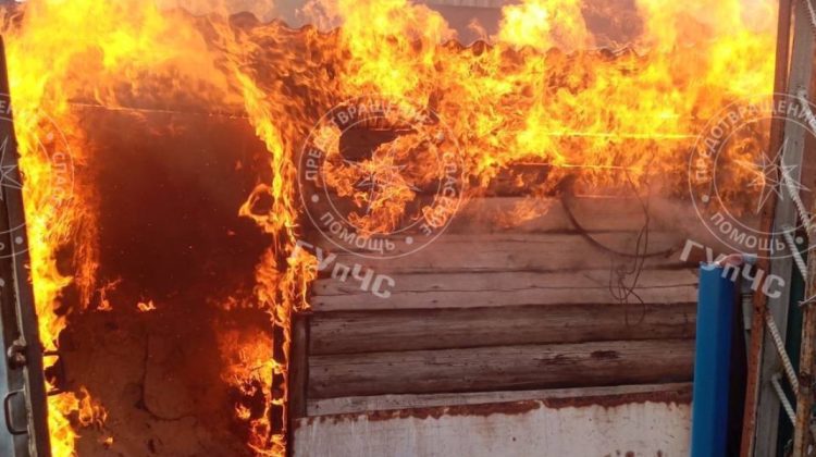 FOTO Incendiu în stânga Nistrului: Un hambar din Slobozia a fost mistuit de flăcări