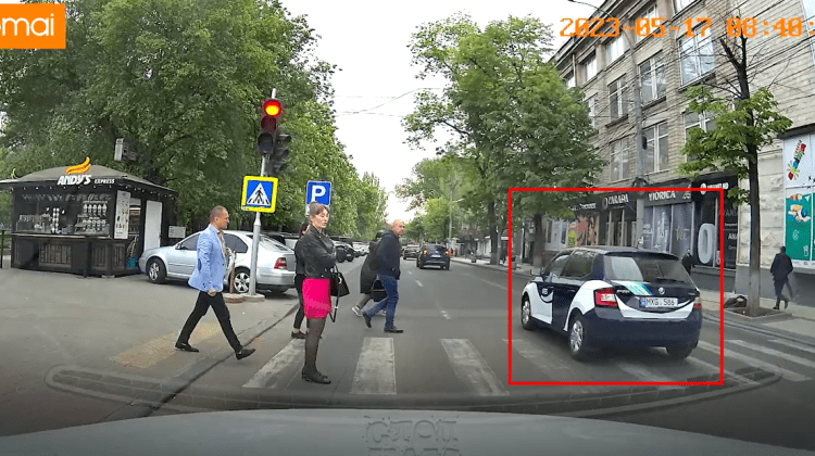 NO COMMENT Vezi cum un șofer ignoră culoarea roșie a semaforului, în centrul Capitalei