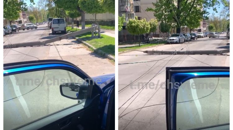 VIDEO „Chiar în fața mașinii mele”. Un stâlp de beton a căzut în mijlocul străzii, în Capitală