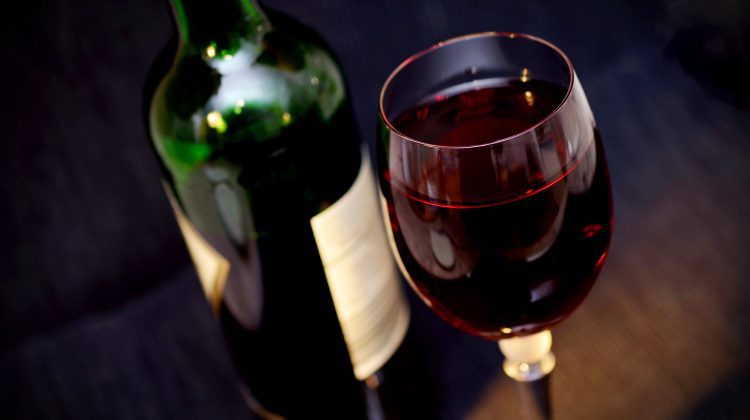 Alcoolul dăunează grav sănătății! Țara în care producătorii de băutură sunt obligați să plaseze mesajul pe etichetă