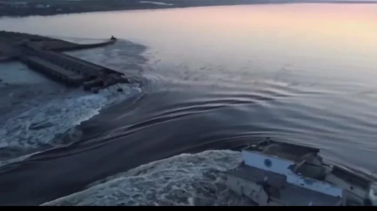 VIDEO Barajul hidrocentralei de la Nova Kahovka, aruncat în aer! Ucrainenii dau vina pe ruși